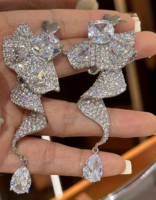 Load image into Gallery viewer, Pair of Luxurious and Exquisite Bling bling Rhinestone Love Flower Water Drop Tassel Earrings