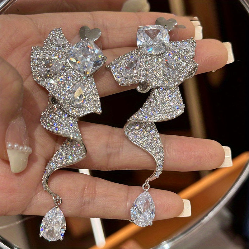 Pair of Luxurious and Exquisite Bling bling Rhinestone Love Flower Water Drop Tassel Earrings