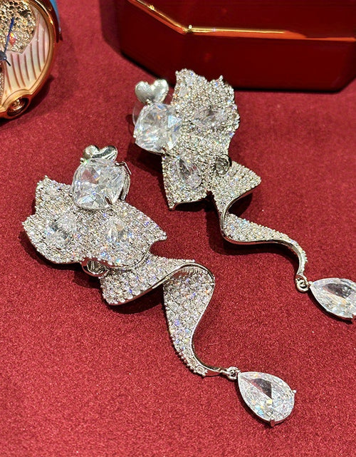 Load image into Gallery viewer, Pair of Luxurious and Exquisite Bling bling Rhinestone Love Flower Water Drop Tassel Earrings