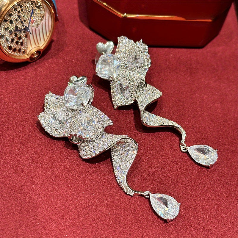 Pair of Luxurious and Exquisite Bling bling Rhinestone Love Flower Water Drop Tassel Earrings