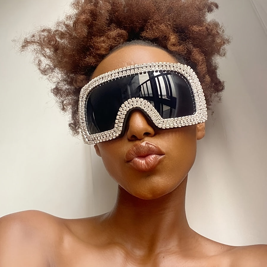 Fashionable Oversized Glasses With Rhinestone Embellishments Retro, Unique, High-tech, And Punk Styles.