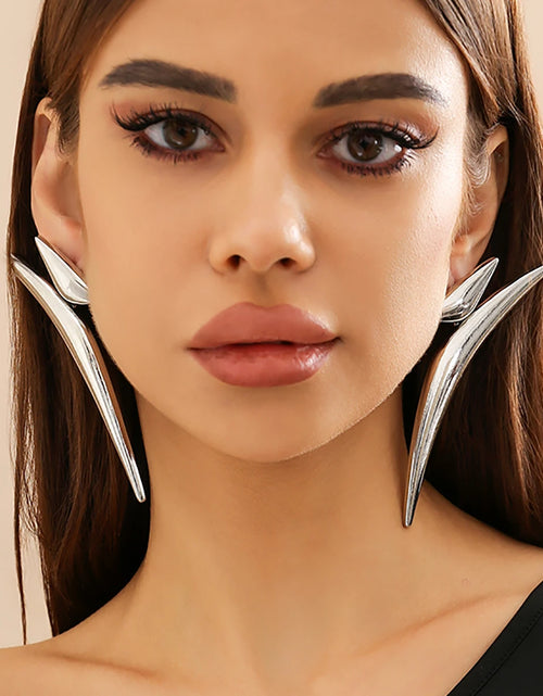 Load image into Gallery viewer, Exaggerated Geometry Long Curved Drop Earrings Fashion Aesthetics Thick Metal Triangular Earrings Women's Trendy