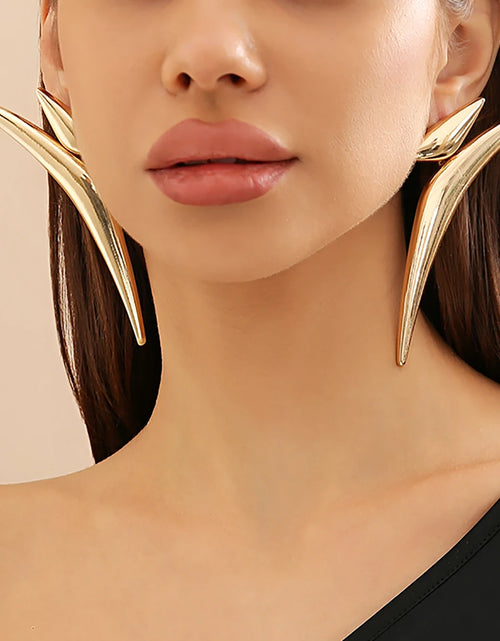 Load image into Gallery viewer, Exaggerated Geometry Long Curved Drop Earrings Fashion Aesthetics Thick Metal Triangular Earrings Women's Trendy