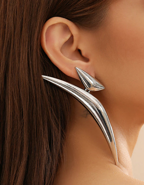 Load image into Gallery viewer, Exaggerated Geometry Long Curved Drop Earrings Fashion Aesthetics Thick Metal Triangular Earrings Women's Trendy