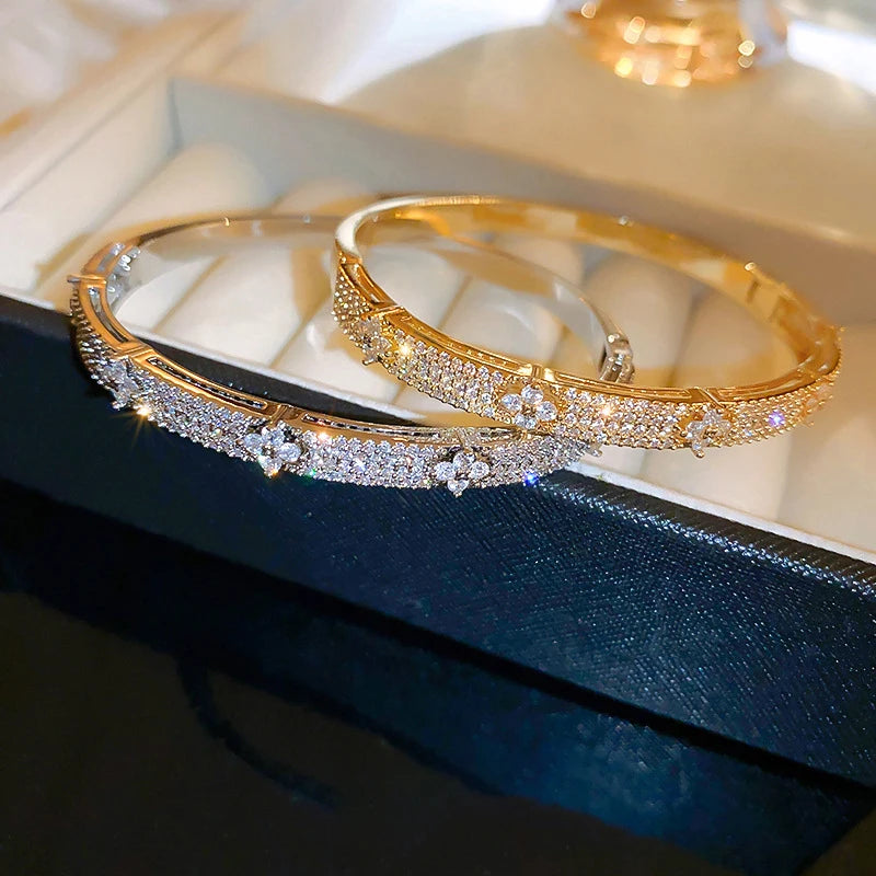 Four Leaf Flower Inlaid Shiny Zircon Bracelet  Elegant Delicate Vintage