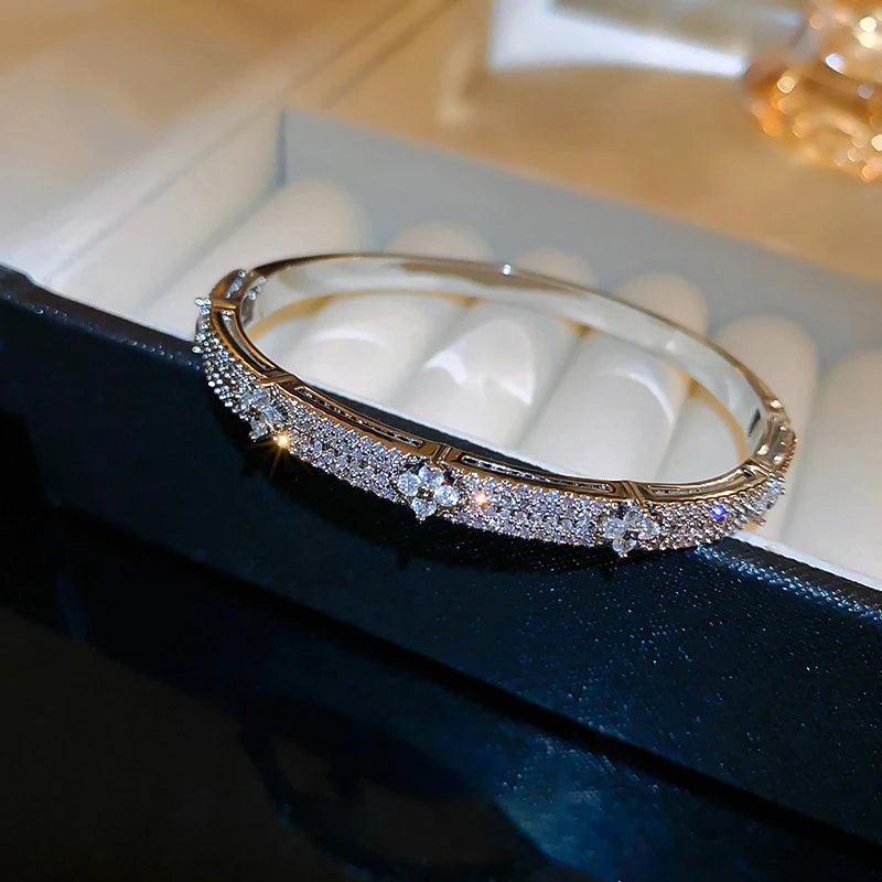 Four Leaf Flower Inlaid Shiny Zircon Bracelet  Elegant Delicate Vintage