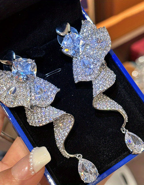 Load image into Gallery viewer, Pair of Luxurious and Exquisite Bling bling Rhinestone Love Flower Water Drop Tassel Earrings