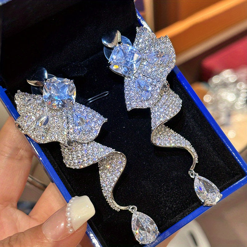Pair of Luxurious and Exquisite Bling bling Rhinestone Love Flower Water Drop Tassel Earrings