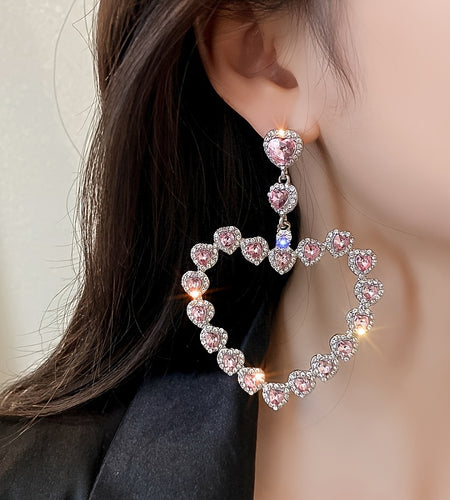 1 pair of luxurious and elegant sparkling heart-shaped pendant earrings, sparkling with S925 silver inlaid synthetic Synthetic Zirconia, 925 sterling silver pillar.