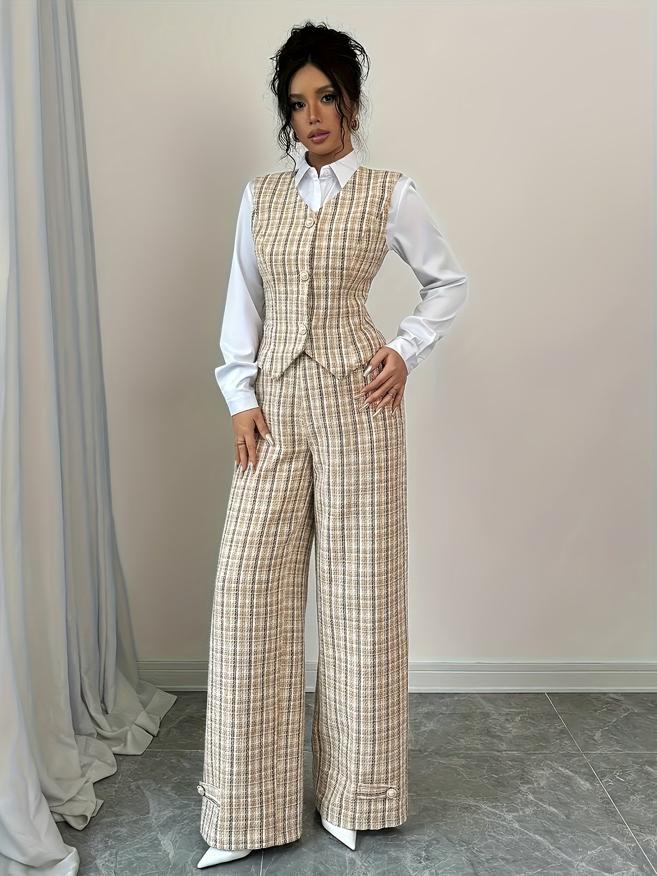 Elegant Women Printed Vest And Pants Two-piece Set A Fashionable Autumn Office Outfit. It Features Button Details, And An Elegant Style (shirt Not Included, for Matching Display Only).