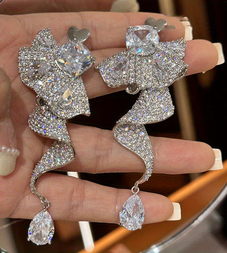 Pair of Luxurious and Exquisite Bling bling Rhinestone Love Flower Water Drop Tassel Earrings