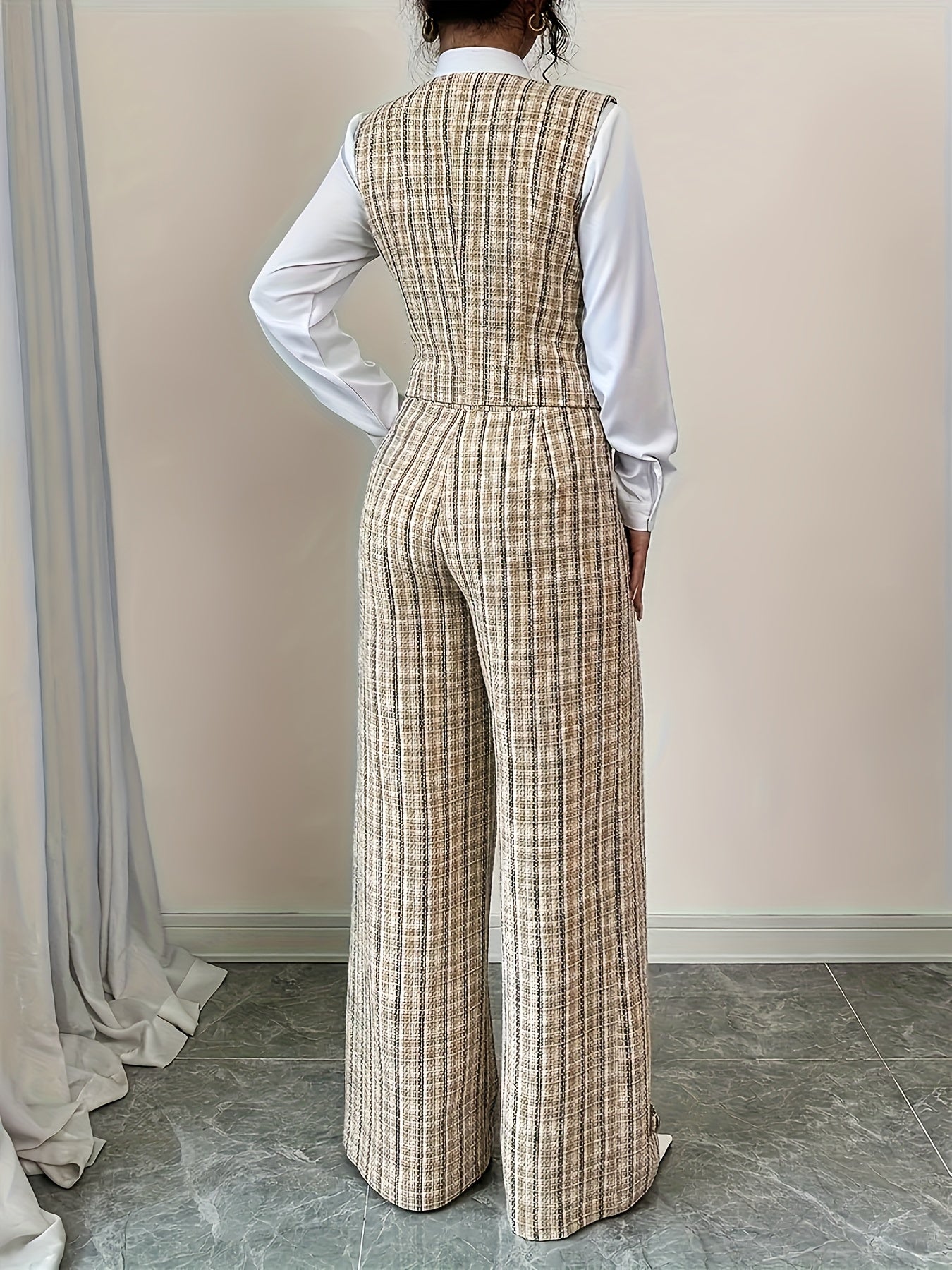 Elegant Women Printed Vest And Pants Two-piece Set A Fashionable Autumn Office Outfit. It Features Button Details, And An Elegant Style (shirt Not Included, for Matching Display Only).