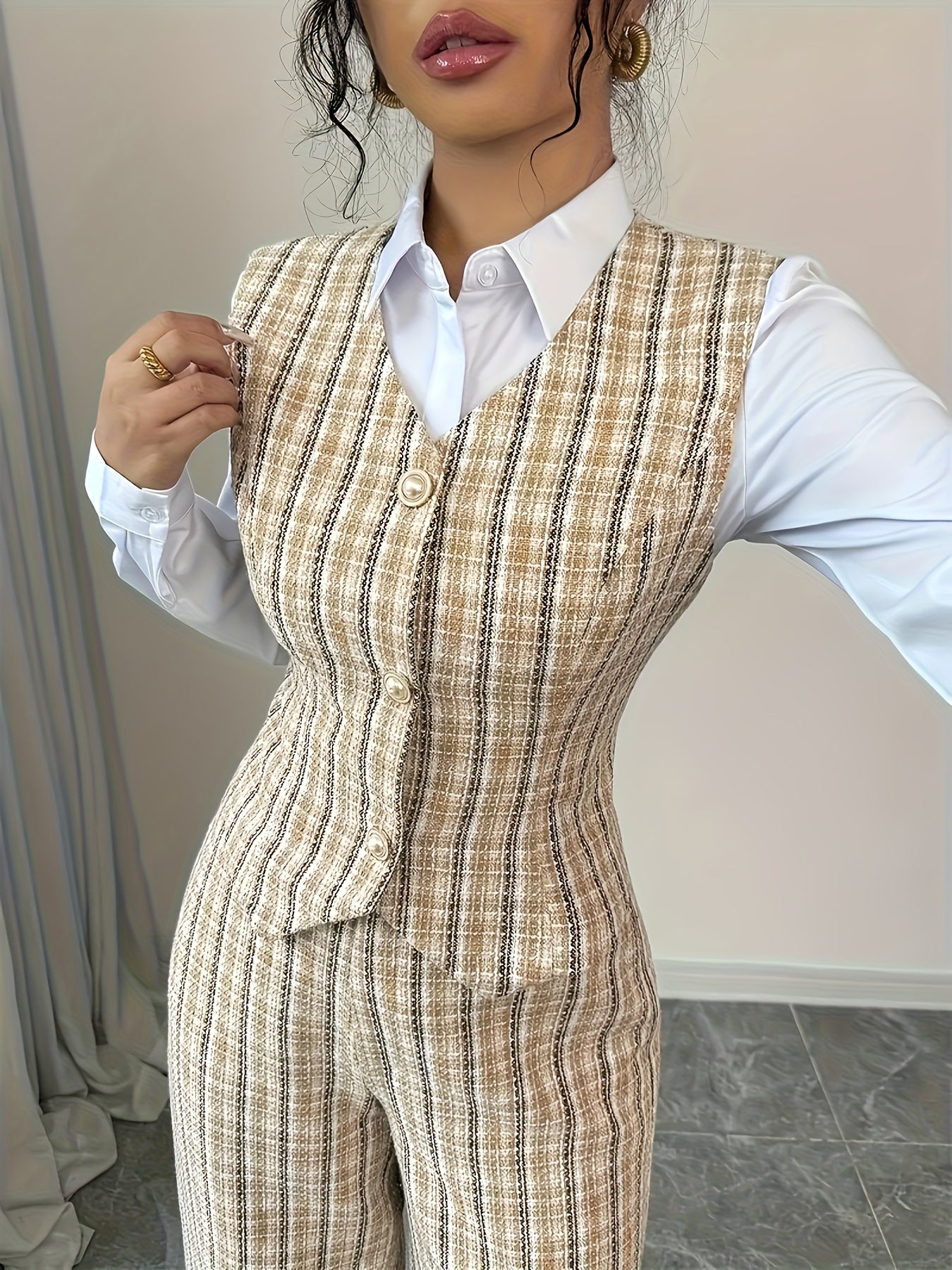 Elegant Women Printed Vest And Pants Two-piece Set A Fashionable Autumn Office Outfit. It Features Button Details, And An Elegant Style (shirt Not Included, for Matching Display Only).