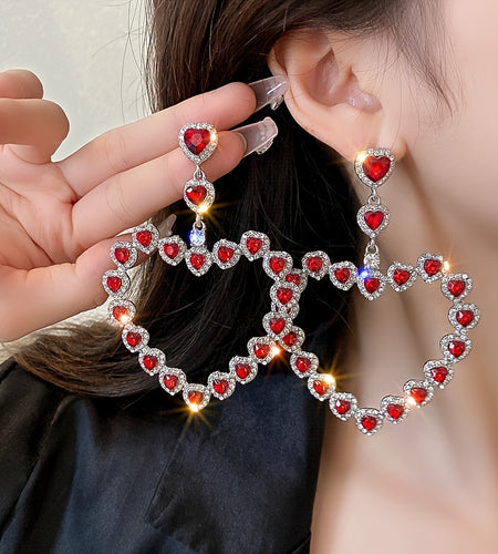 1 pair of luxurious and elegant sparkling heart-shaped pendant earrings, sparkling with S925 silver inlaid synthetic Synthetic Zirconia, 925 sterling silver pillar.