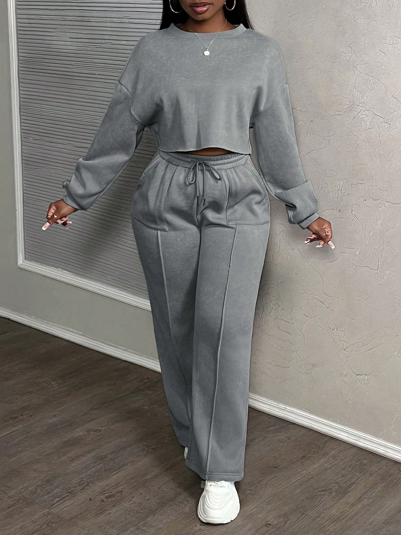 Solid-color Women's Fashionable Autumn and Winter Wear - A Simple Round-neck Long-sleeved Top And Trousers With Pocket And Waist Tie Design