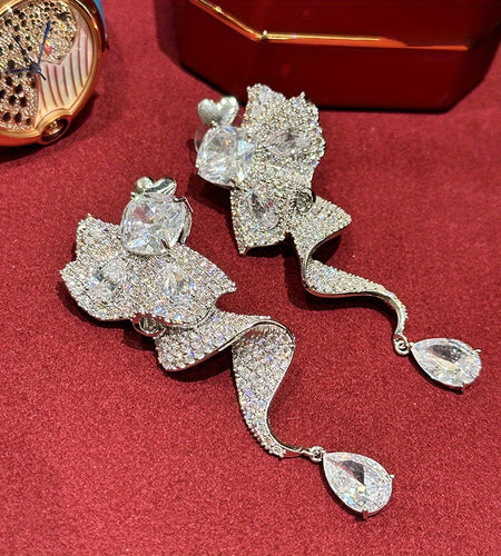 Pair of Luxurious and Exquisite Bling bling Rhinestone Love Flower Water Drop Tassel Earrings