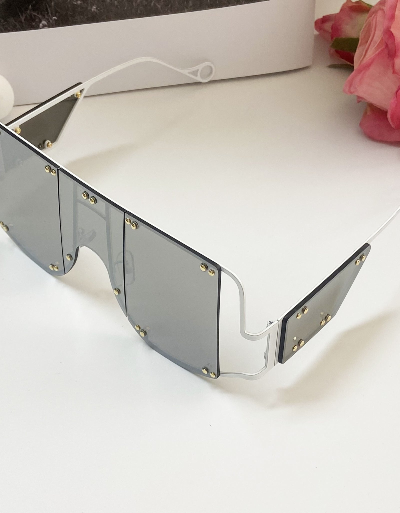Punk Style Women's Fashion Glasses - Retro Large Frame with Rivet Accents, Protection, Durable Plastic Frame & PC Lenses, Includes Microfiber Cloth for Travel, Photography, Casual Outings
