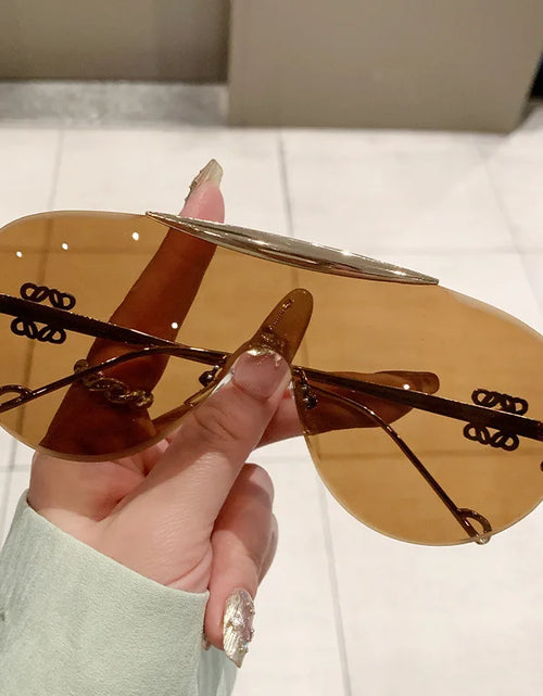 Load image into Gallery viewer, Women's Oversize Rimless One Piece Shield Sunglasses Gradient UV400 Fashion Alloy Frame Casual Shades Y2K Style
