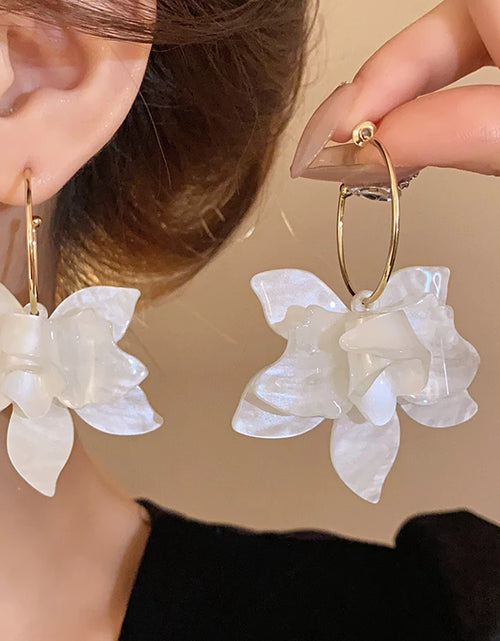 Load image into Gallery viewer, White Resin Flower Hoop New Earrings For Women Fashion

