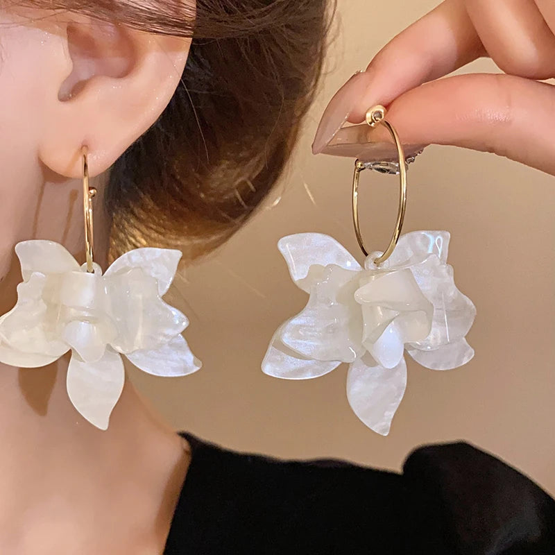 White Resin Flower Hoop New Earrings For Women Fashion