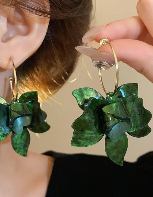 Load image into Gallery viewer, White Resin Flower Hoop New Earrings For Women Fashion
