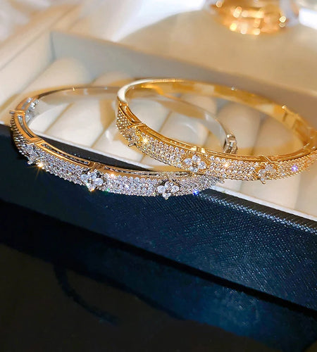 Four Leaf Flower Inlaid Shiny Zircon Bracelet  Elegant Delicate Vintage