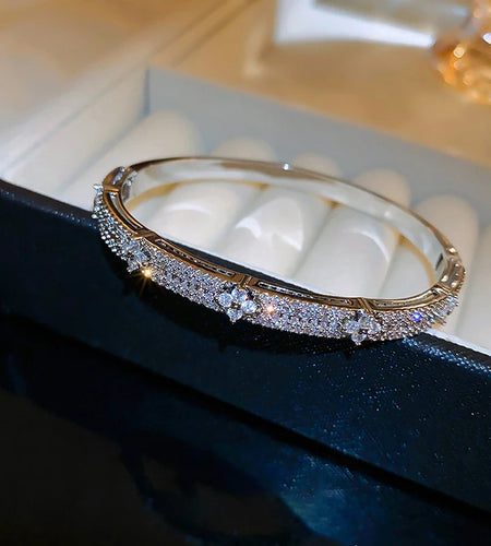 Four Leaf Flower Inlaid Shiny Zircon Bracelet  Elegant Delicate Vintage