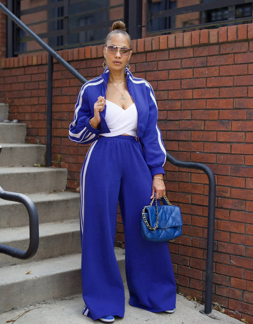Load image into Gallery viewer, Autumn Striped Long-Sleeved Two-Piece Set - Contrasting Color Zipper Thickened Sweatshirt Casual Commuting Set, Solid Color Striped Side Trim, Elastic Short Top, Comfortable Straight-Leg Pants
