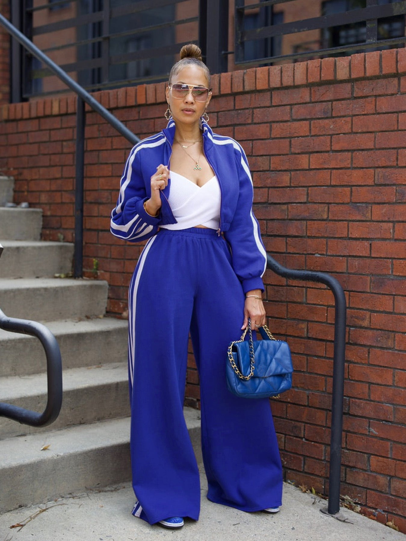 Autumn Striped Long-Sleeved Two-Piece Set - Contrasting Color Zipper Thickened Sweatshirt Casual Commuting Set, Solid Color Striped Side Trim, Elastic Short Top, Comfortable Straight-Leg Pants