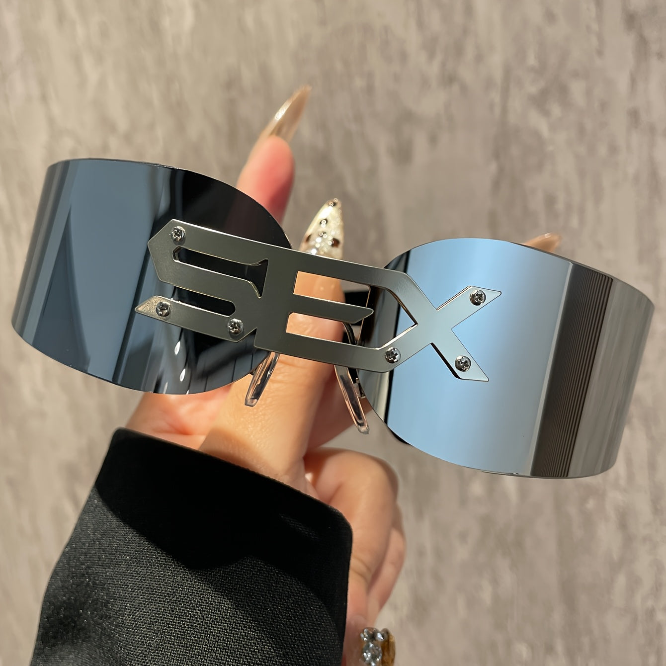 A Pair of New Style Cyberpunk Futuristic Technology Glasses with a SEX Metal Letter Black Frame, Frameless Windproof Glasses for Both Men And Women.