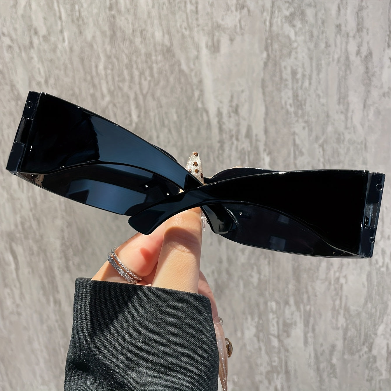 A Pair of New Style Cyberpunk Futuristic Technology Glasses with a SEX Metal Letter Black Frame, Frameless Windproof Glasses for Both Men And Women.