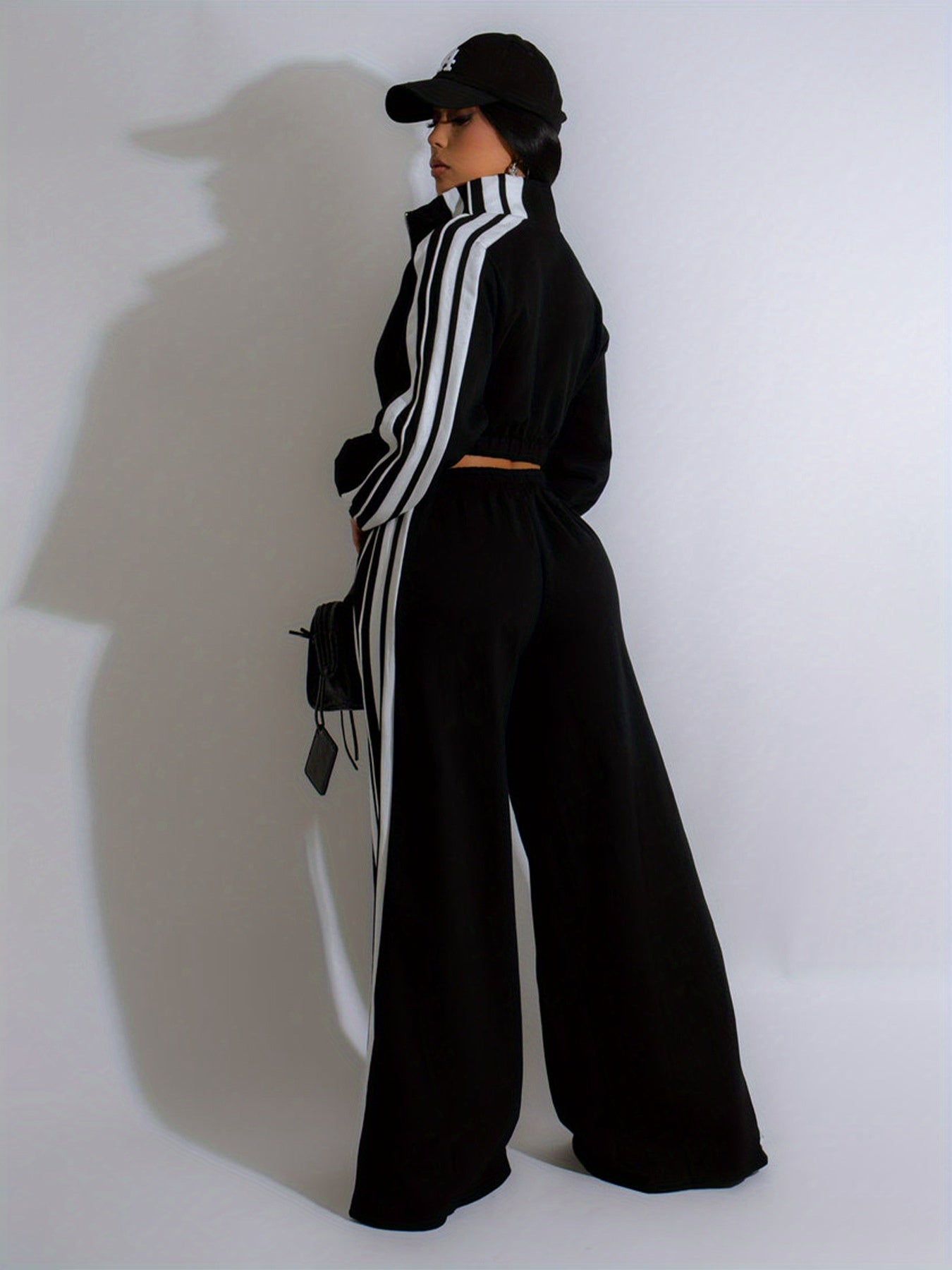 Autumn Striped Long-Sleeved Two-Piece Set - Contrasting Color Zipper Thickened Sweatshirt Casual Commuting Set, Solid Color Striped Side Trim, Elastic Short Top, Comfortable Straight-Leg Pants