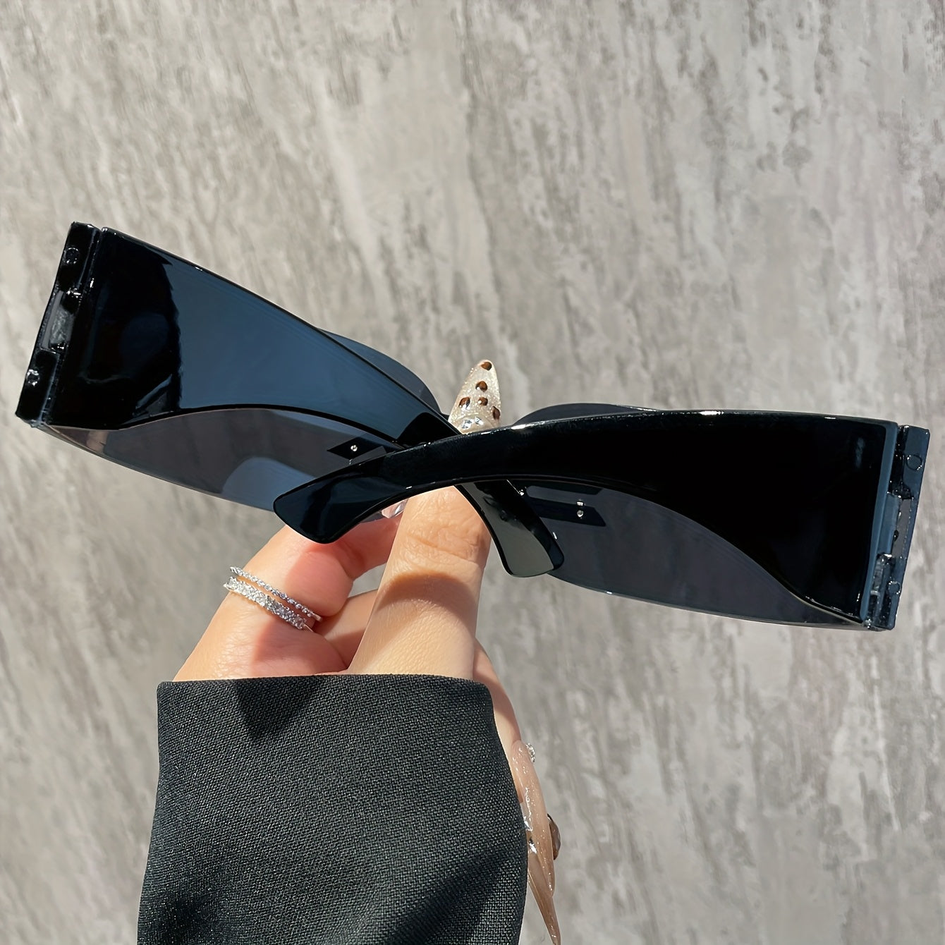 A Pair of New Style Cyberpunk Futuristic Technology Glasses with a SEX Metal Letter Black Frame, Frameless Windproof Glasses for Both Men And Women.