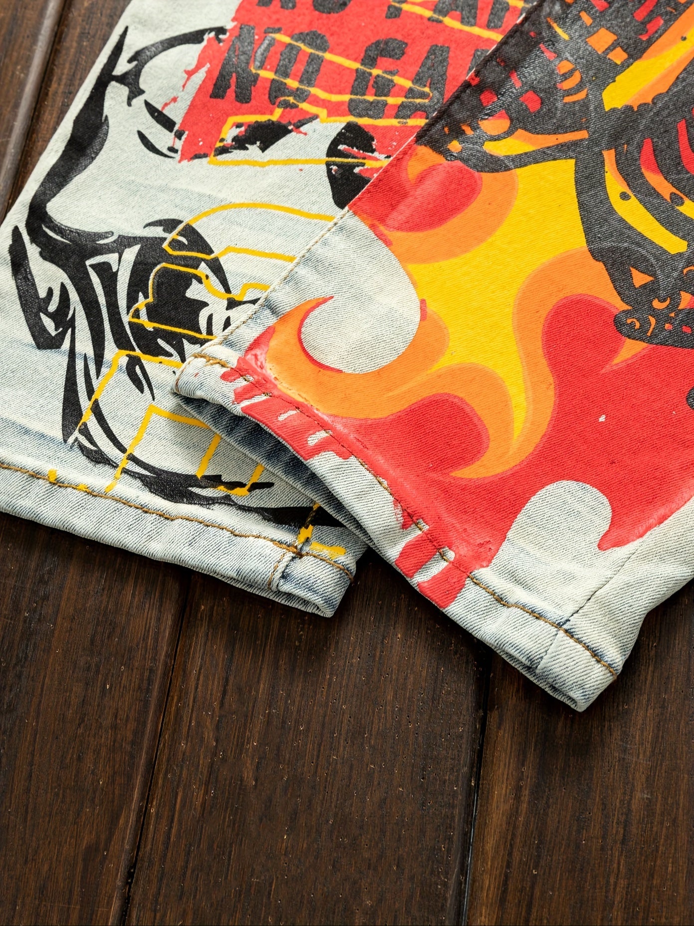 Retro Men's Graffiti Printed Jeans Street Fashion Trend Zip Fly Regular Fit Slight Stretch Denim